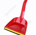 Совок мягкая кромка .22х16см,вертикальн.ручка L25см , красный (30) 